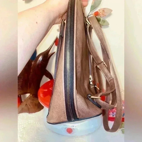 Vintage Backpack  🎒 in perfect condition (outside) - Picture 4 of 12